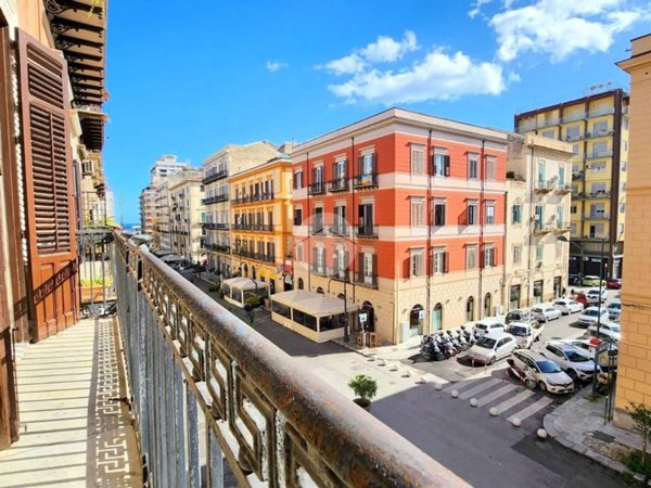 appartamento in vendita a Palermo in zona Politeama