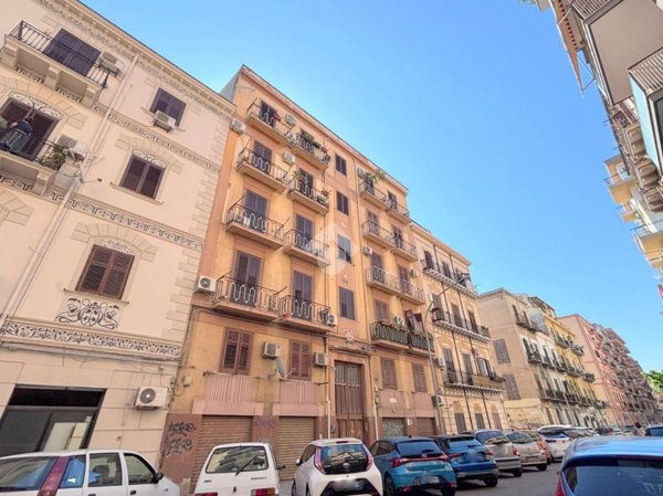 appartamento in vendita a Palermo in zona Zisa