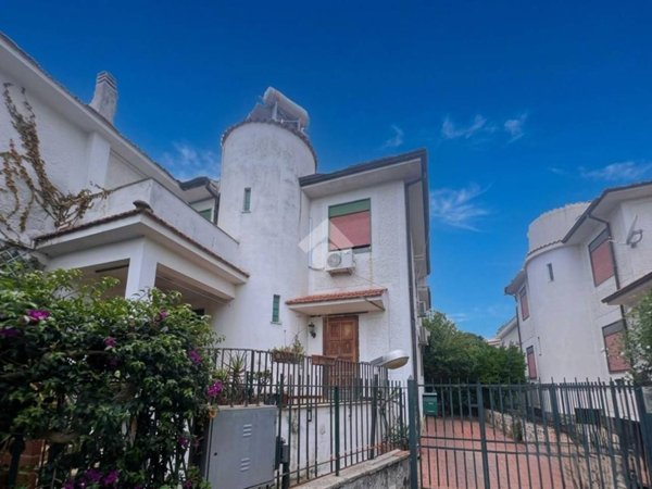 casa indipendente in vendita a Palermo in zona Mondello