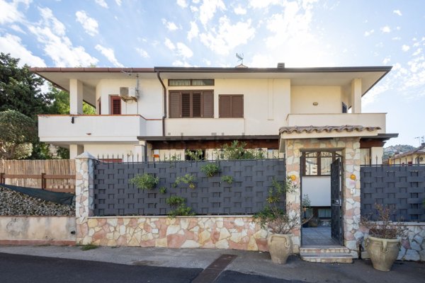 casa indipendente in vendita a Palermo in zona Tommaso Natale