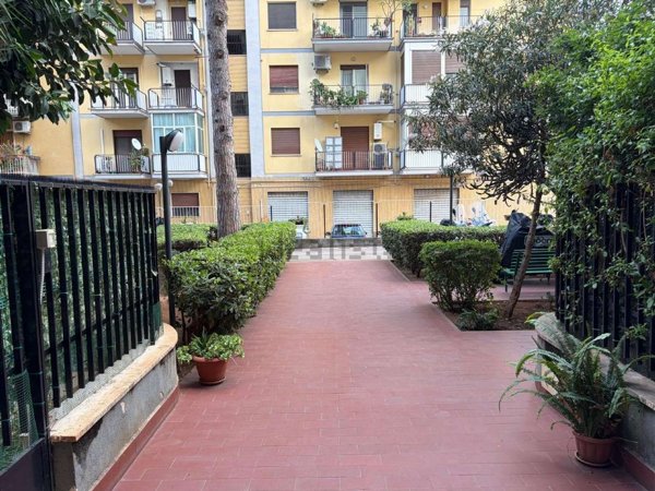 appartamento in vendita a Palermo in zona Malaspina/Palagonia
