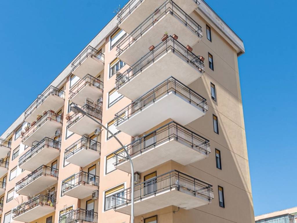 appartamento in vendita a Palermo in zona Malaspina/Palagonia