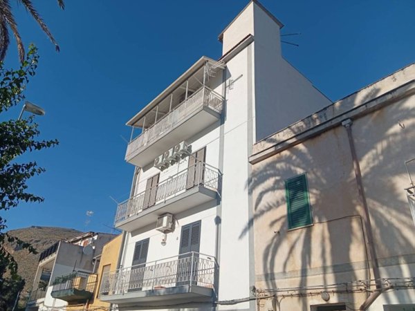 appartamento in vendita a Palermo in zona Partanna