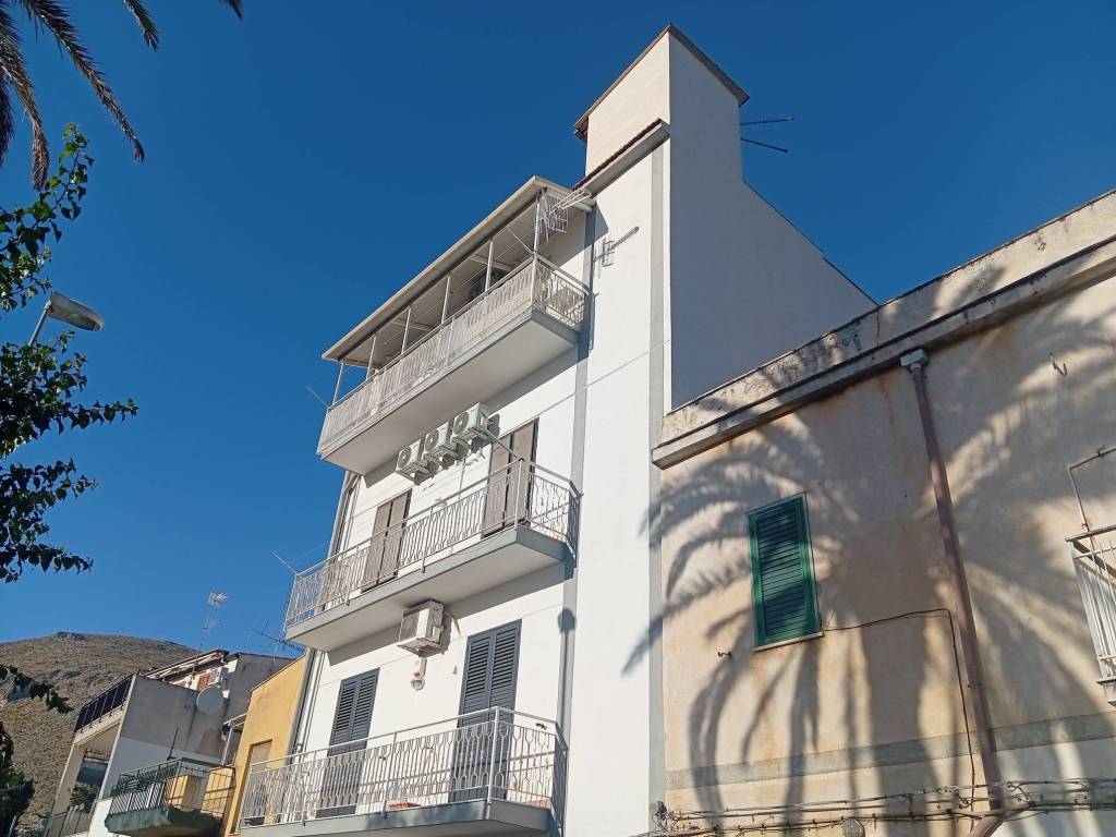 appartamento in vendita a Palermo in zona Partanna