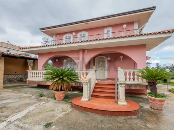 casa indipendente in vendita a Palermo in zona Mezzomonreale