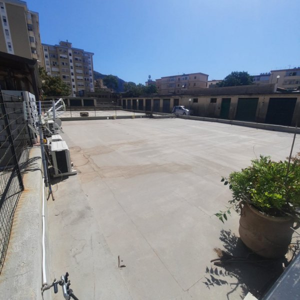 locale commerciale in vendita a Palermo in zona San Lorenzo