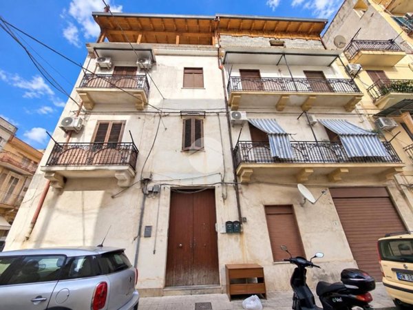 appartamento in vendita a Palermo in zona Zisa