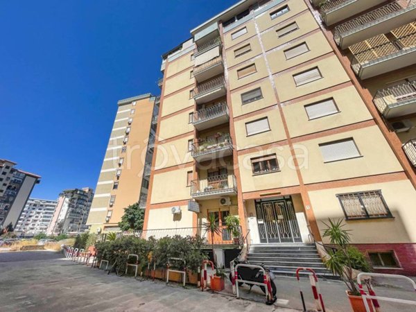 appartamento in vendita a Palermo in zona Malaspina/Palagonia