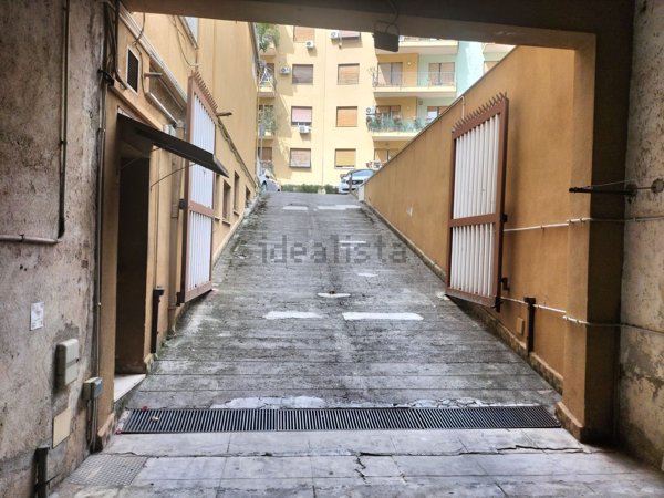 box auto in vendita a Palermo in zona Resuttana