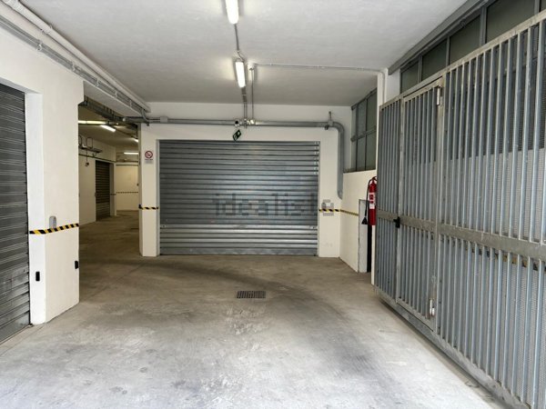 box auto in vendita a Palermo in zona Resuttana