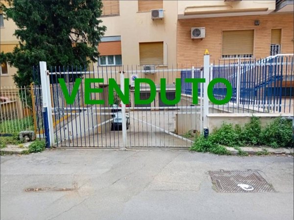 box auto in vendita a Palermo in zona Libertà