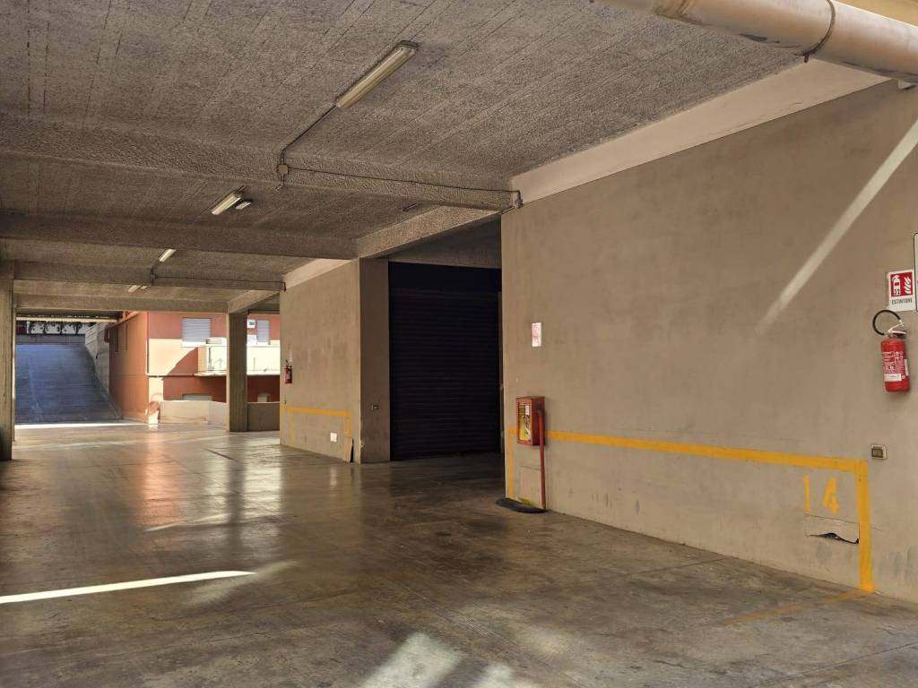 box auto in vendita a Palermo in zona Zisa