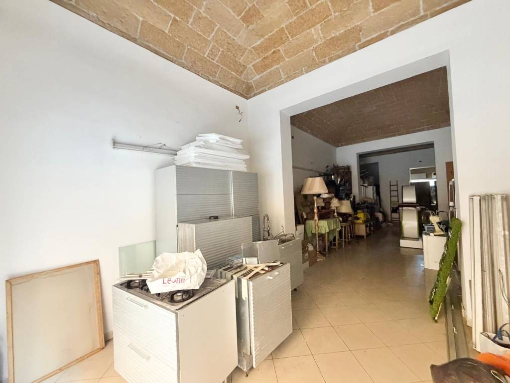 negozio in vendita a Palermo in zona Zisa