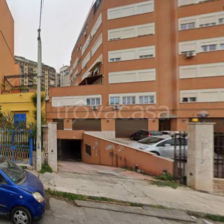 box auto in vendita a Palermo in zona San Lorenzo