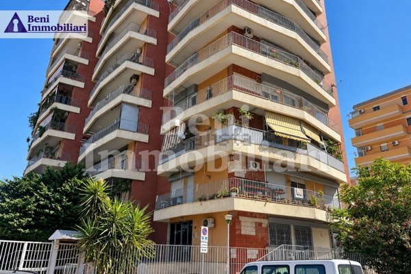 appartamento in vendita a Palermo in zona Malaspina/Palagonia