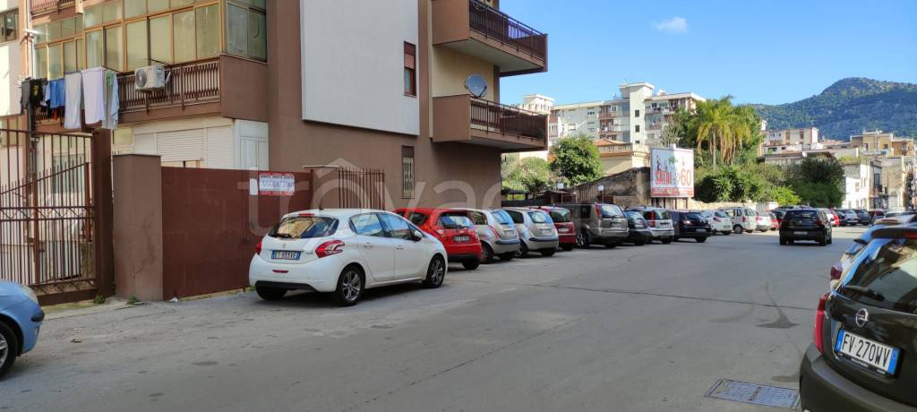 locale commerciale in vendita a Palermo