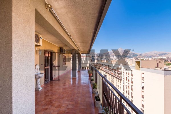 appartamento in vendita a Palermo in zona Montegrappa / Santa Rosalia