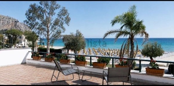 casa indipendente in vendita a Palermo in zona Mondello