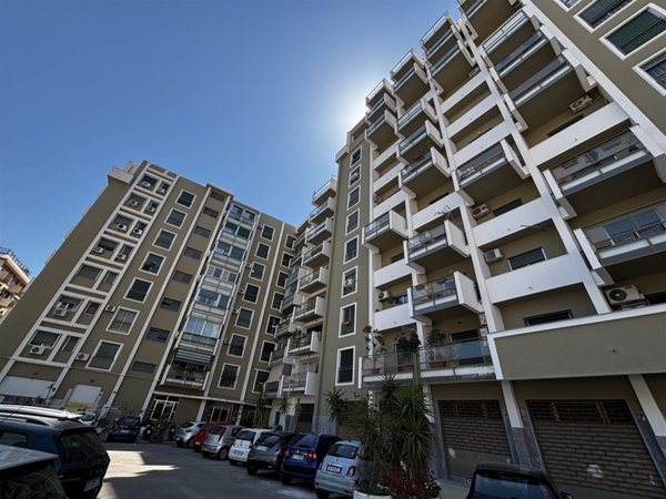 appartamento in vendita a Palermo in zona Malaspina/Palagonia