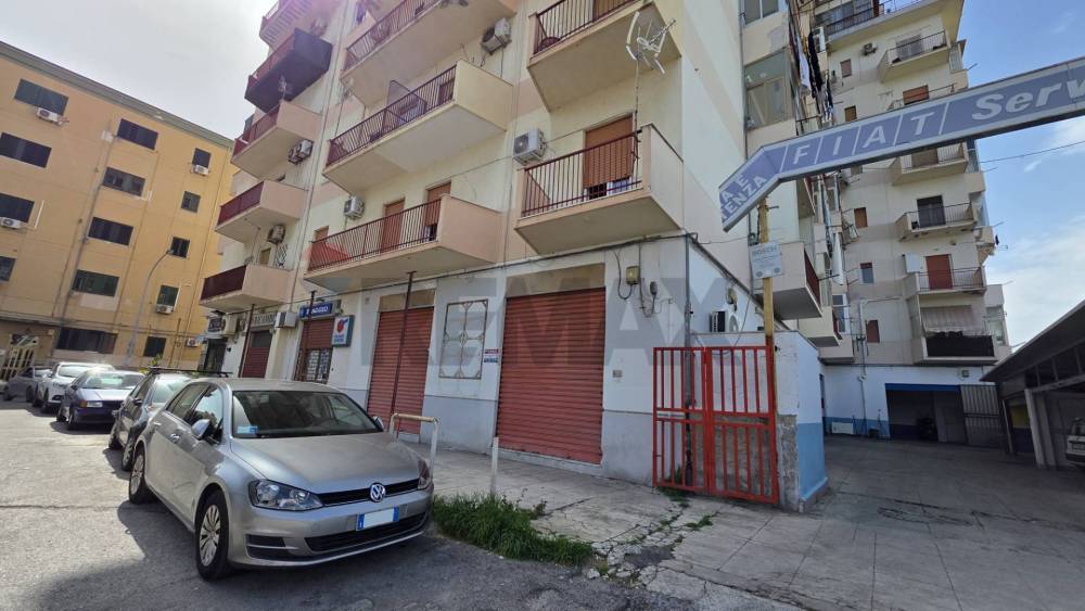 locale commerciale in vendita a Palermo in zona Oreto