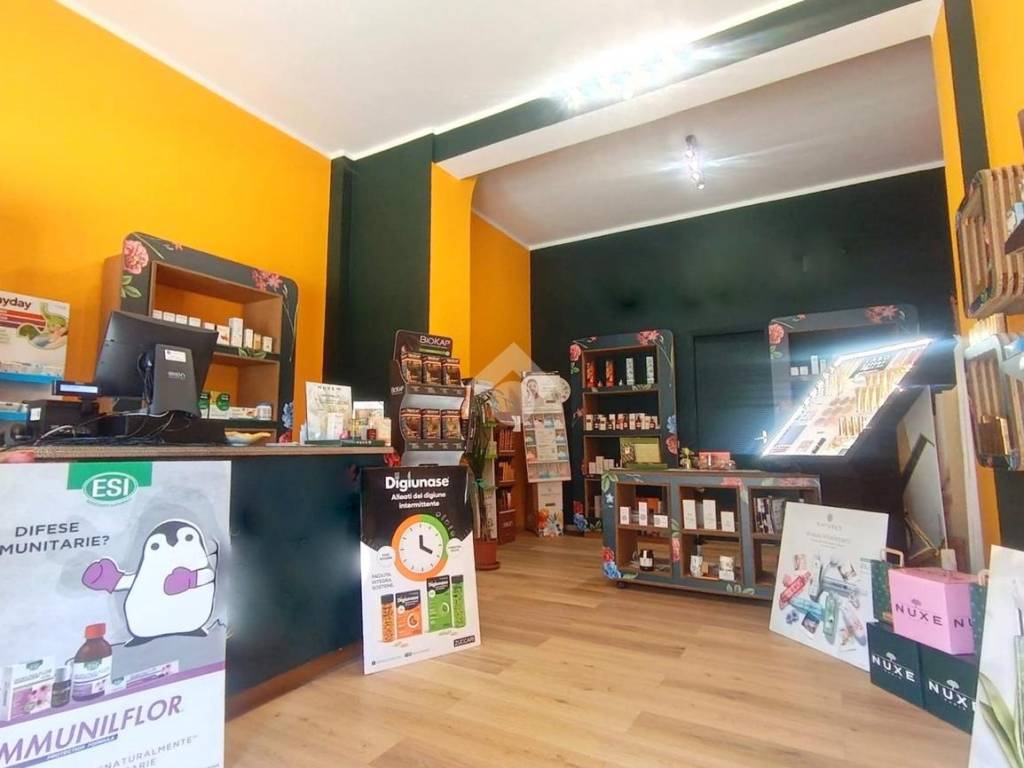negozio in vendita a Palermo in zona Libertà