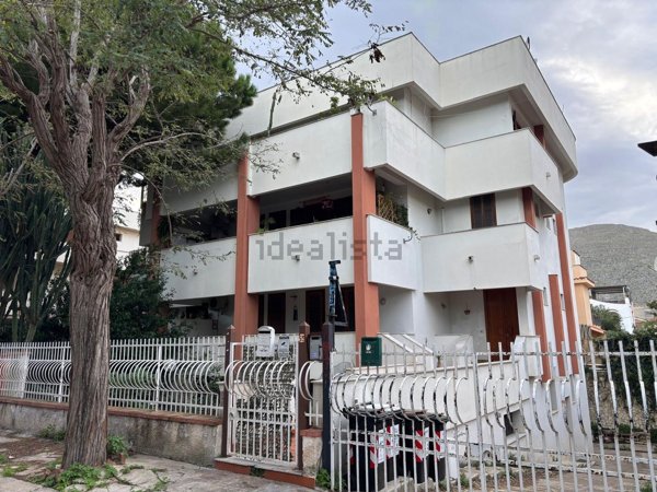 appartamento in vendita a Palermo in zona Partanna