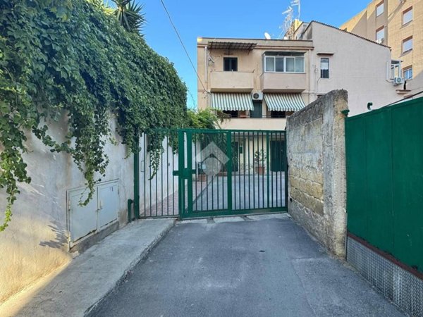 appartamento in vendita a Palermo in zona Zisa