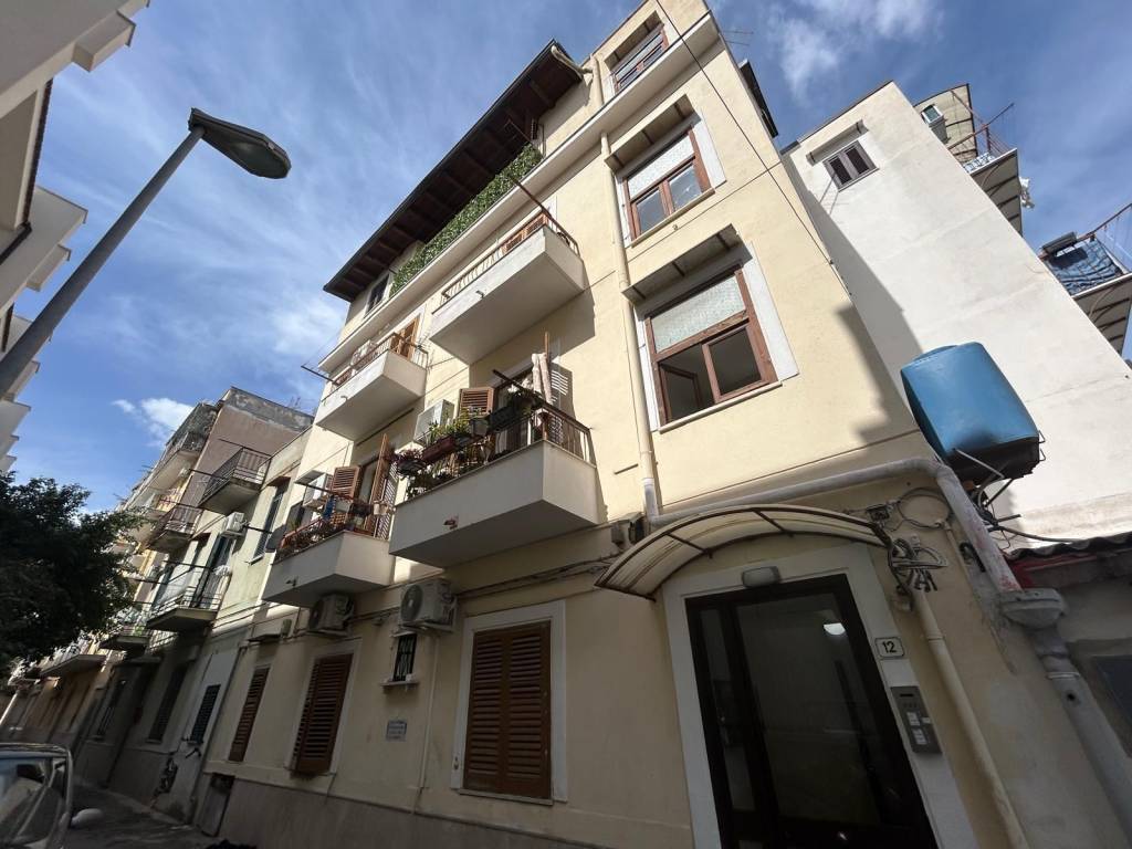 intera palazzina in vendita a Palermo in zona Altarello