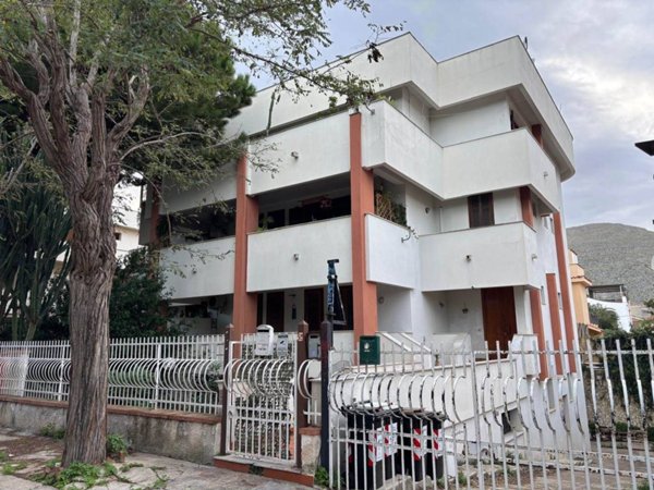 appartamento in vendita a Palermo in zona Partanna
