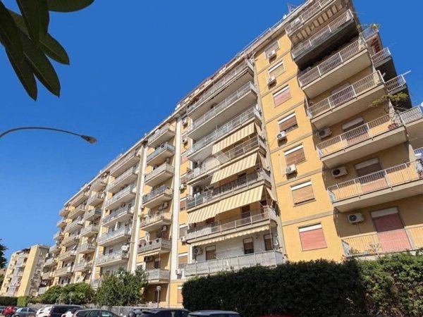 appartamento in vendita a Palermo in zona Zisa