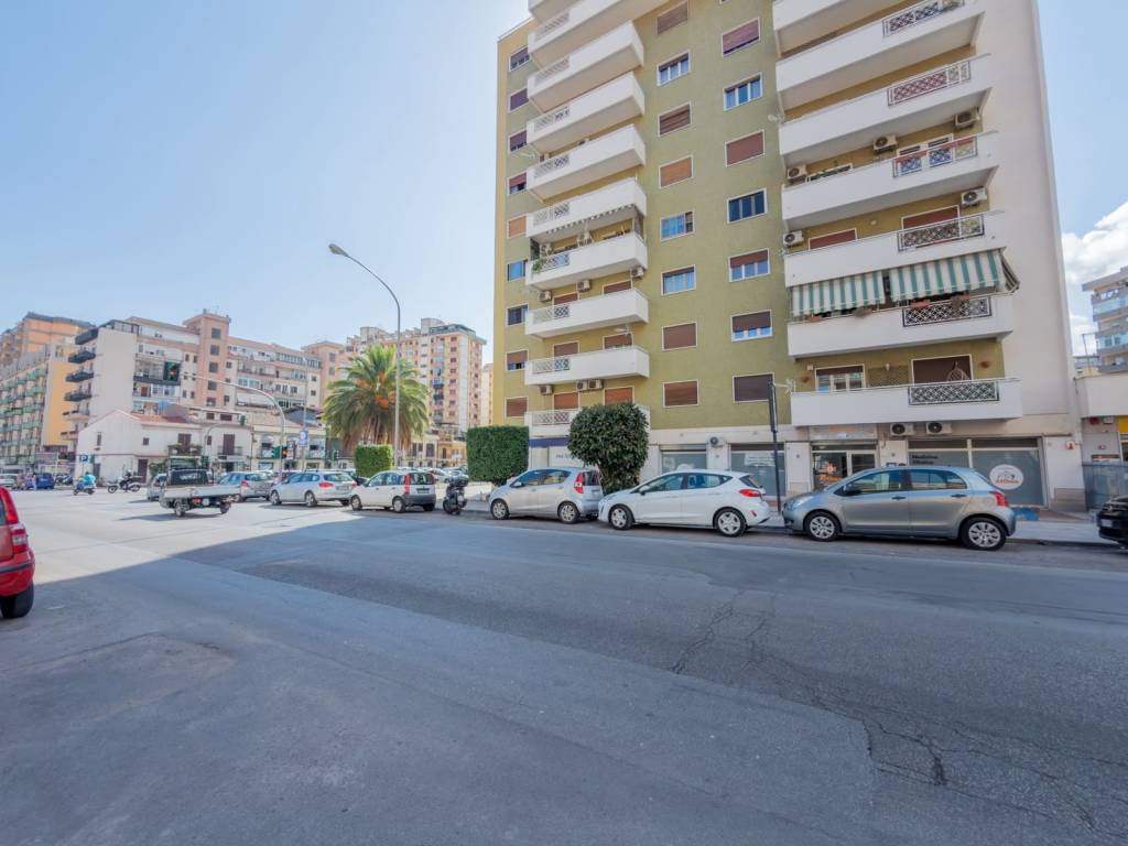 appartamento in vendita a Palermo in zona Malaspina/Palagonia