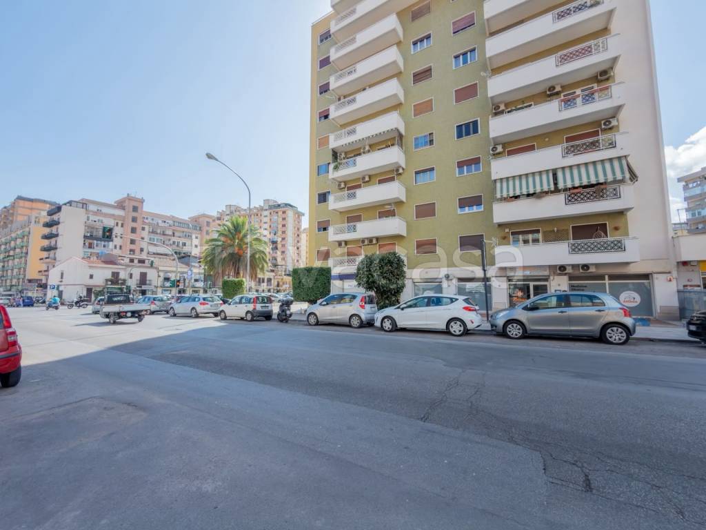 appartamento in vendita a Palermo in zona Malaspina/Palagonia