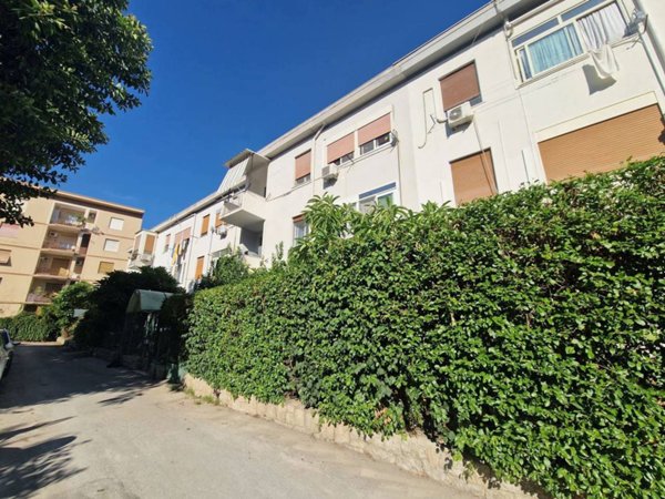 appartamento in vendita a Palermo in zona Malaspina/Palagonia