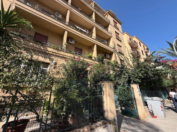 appartamento in vendita a Palermo in zona Zisa