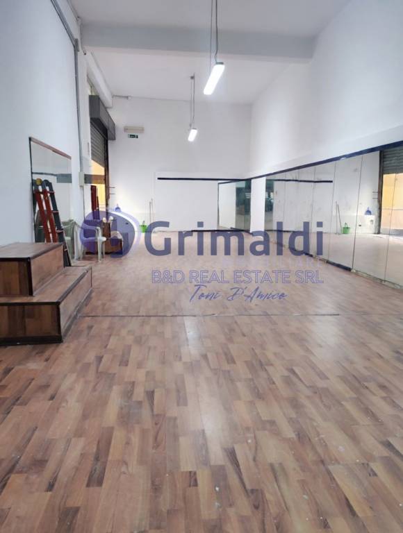 locale commerciale in vendita a Palermo