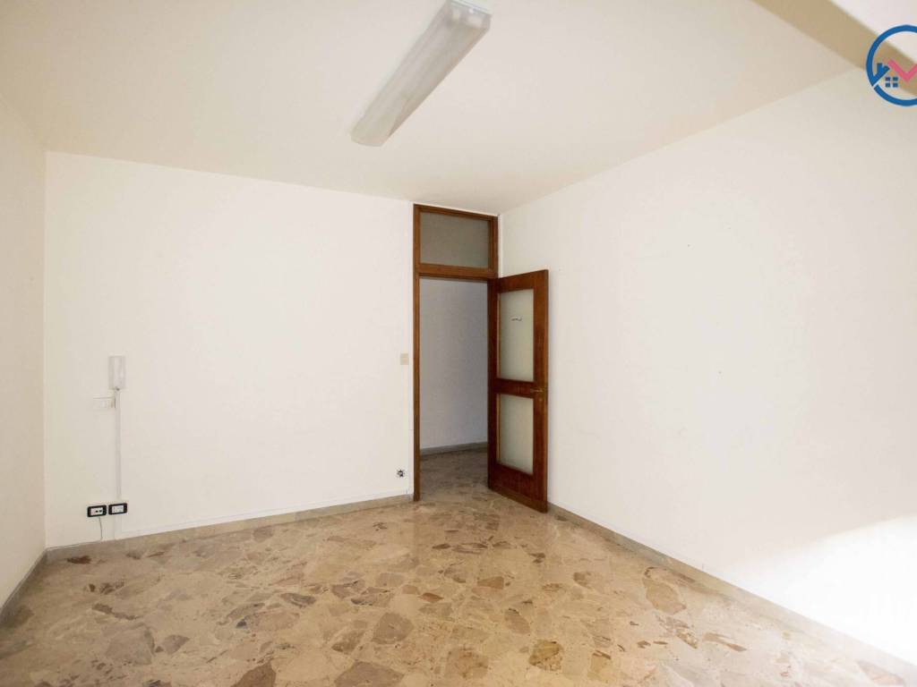 ufficio in vendita a Palermo in zona Malaspina/Palagonia