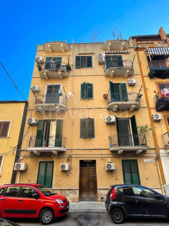 appartamento in vendita a Palermo in zona Malaspina/Palagonia