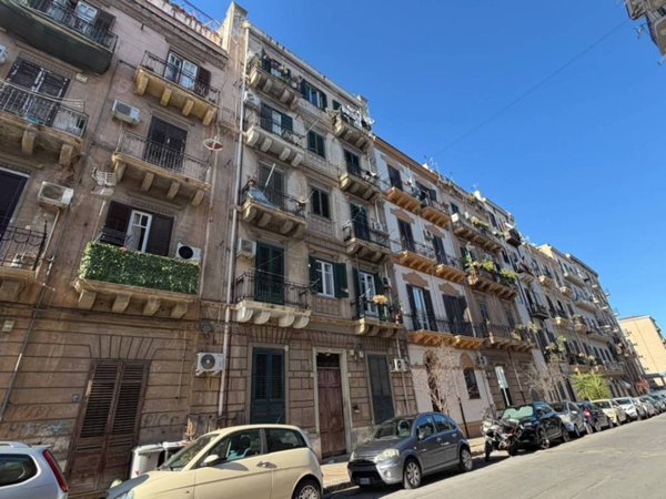 appartamento in vendita a Palermo in zona Zisa