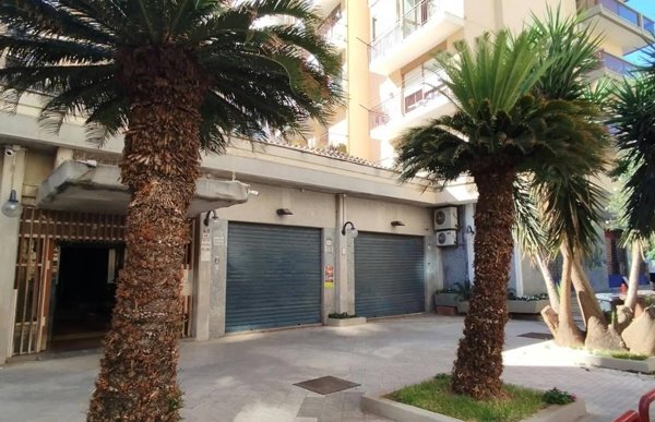 locale commerciale in vendita a Palermo in zona Malaspina/Palagonia