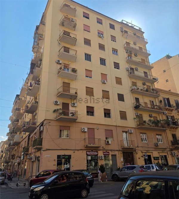 appartamento in vendita a Palermo in zona Zisa