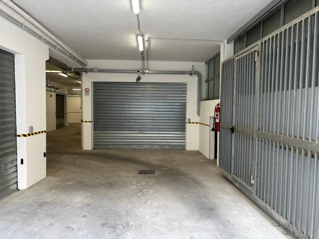 box auto in vendita a Palermo in zona Resuttana