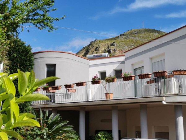 casa indipendente in vendita a Palermo in zona Borgo Nuovo