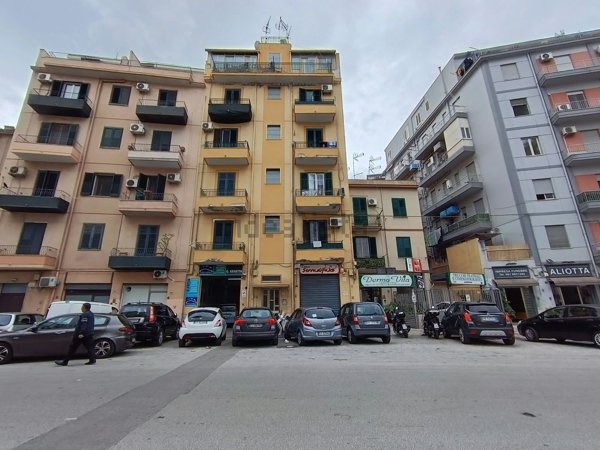 appartamento in vendita a Palermo in zona Malaspina/Palagonia