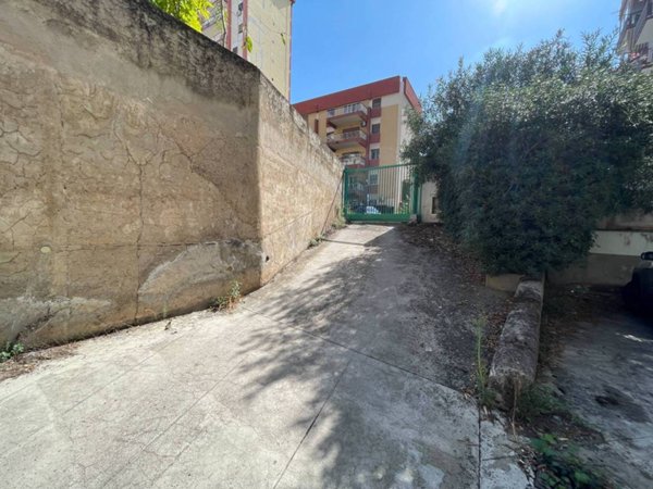 box auto in vendita a Palermo in zona Resuttana