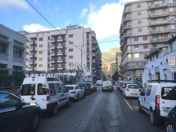 ufficio in vendita a Palermo in zona Resuttana