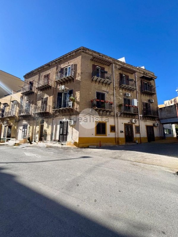 appartamento in vendita a Palermo in zona Politeama