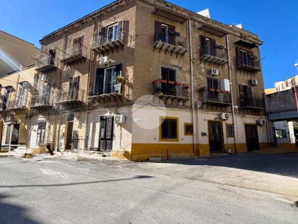 appartamento in vendita a Palermo in zona Zisa