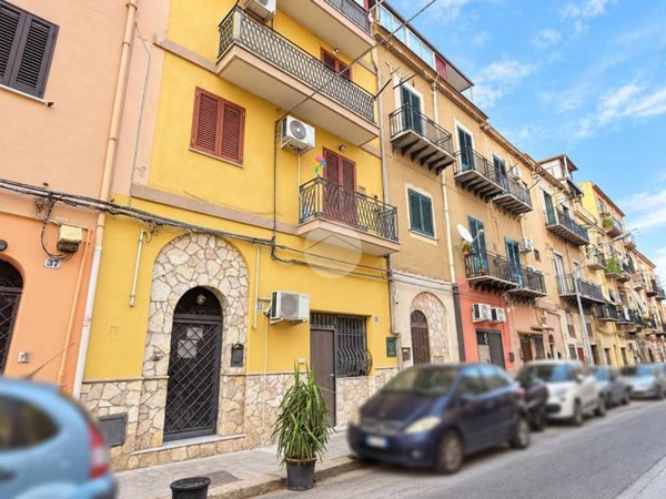 appartamento in vendita a Palermo in zona Zisa