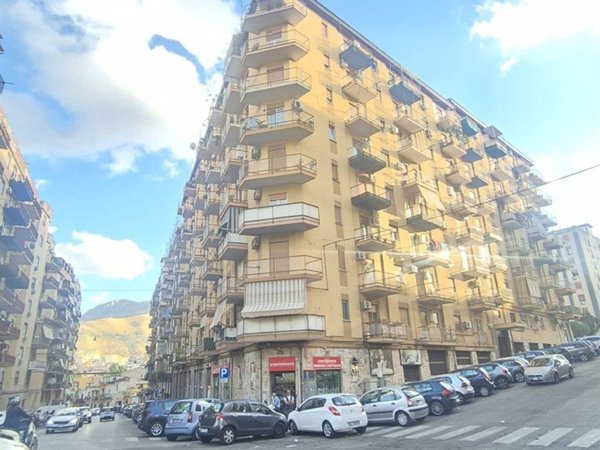 appartamento in vendita a Palermo in zona Montegrappa / Santa Rosalia