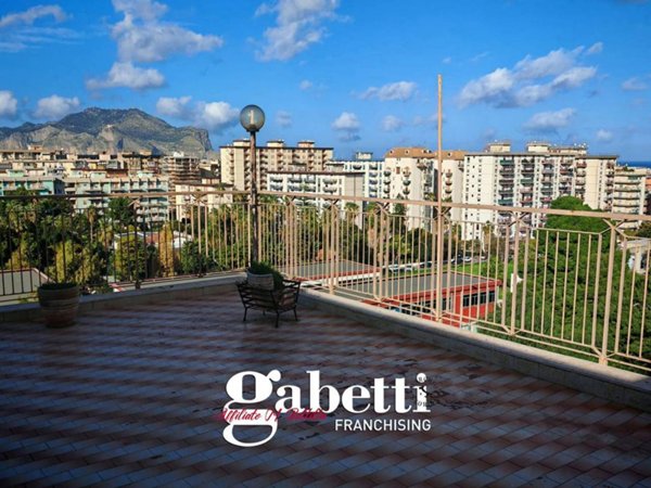 appartamento in vendita a Palermo in zona Montegrappa / Santa Rosalia